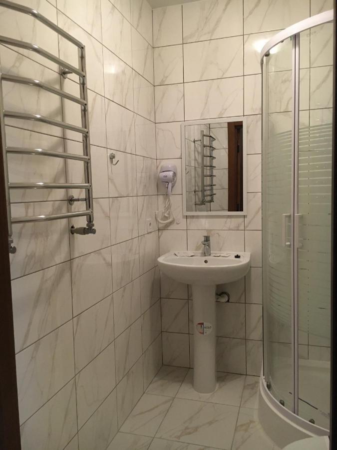 Hotel Rover Lviv Bagian luar foto