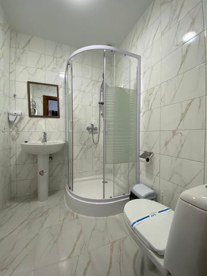 Hotel Rover Lviv Bagian luar foto