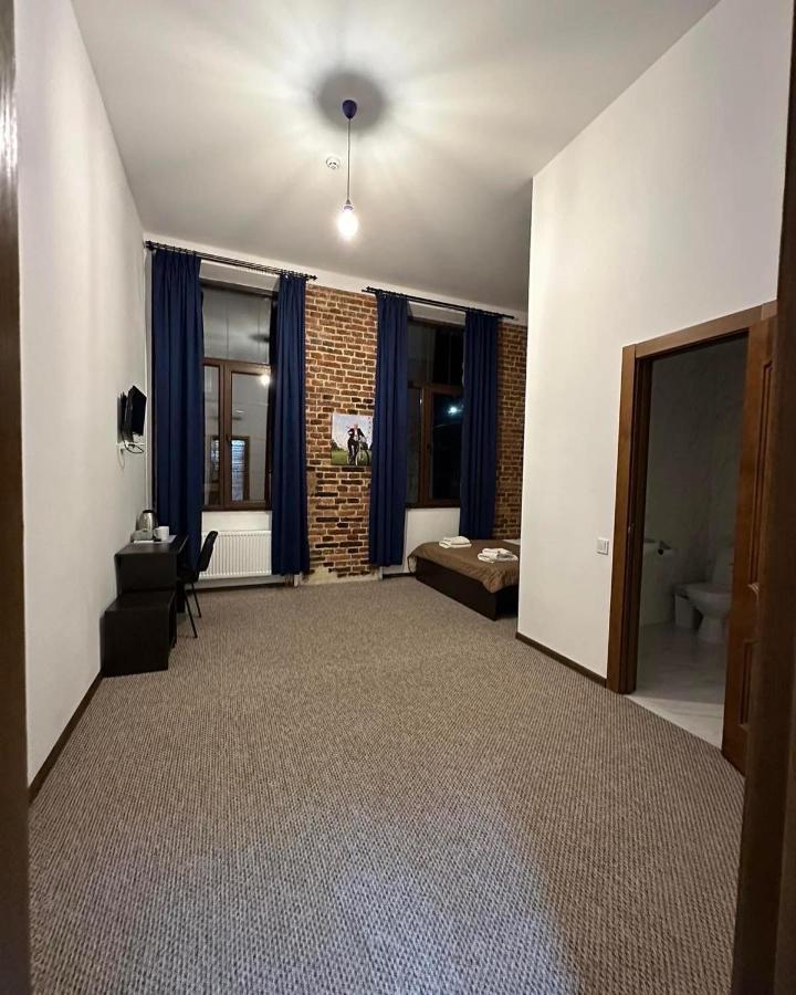 Hotel Rover Lviv Bagian luar foto