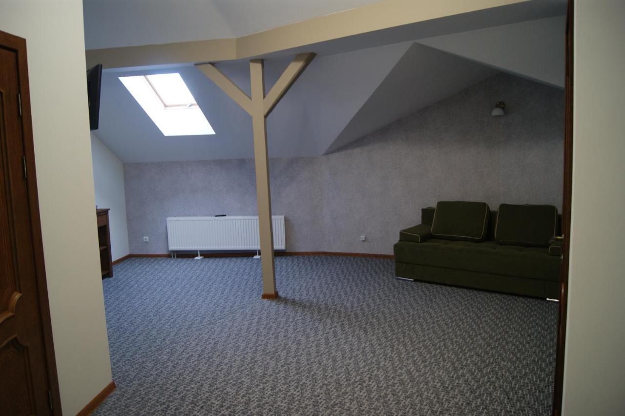 Hotel Rover Lviv Bagian luar foto
